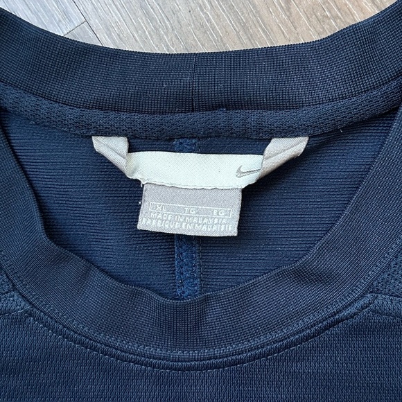 Nike Embroidered Active Shirt Y2K - Picture 4 of 4